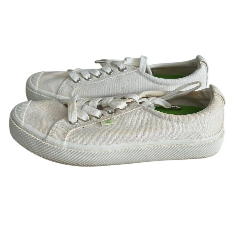 Cariuma Women's Size 7 White Lo Top Sneakers